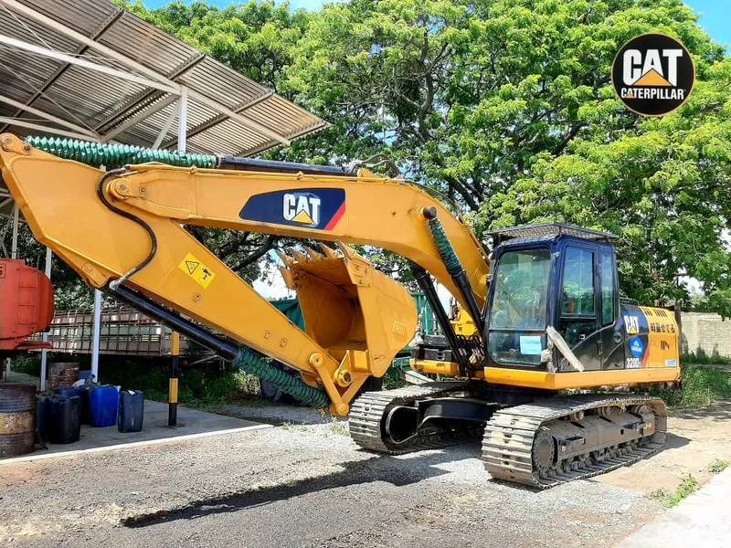 Excavadora CAT 320D-2, año 2017